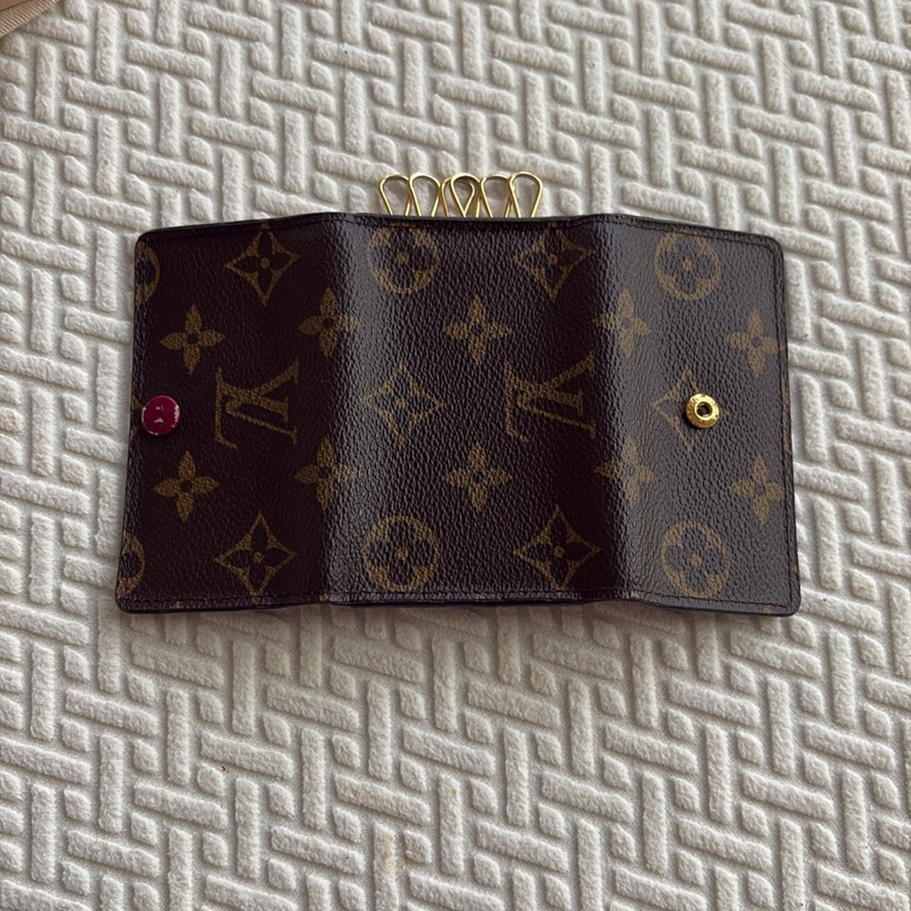 Louis Vuitton 6 Ring Key Holder - Picture 6 of 14